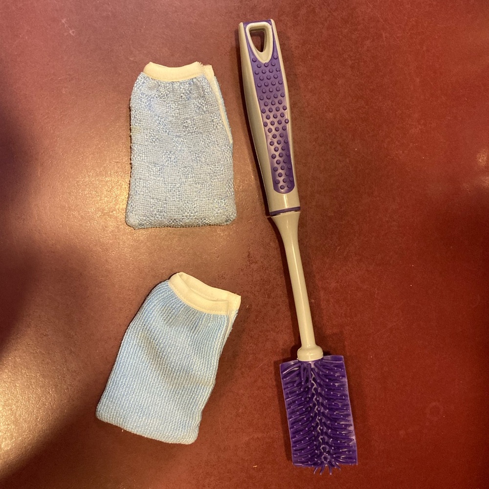 Brand new Norwex bottle brush with 2 attachments